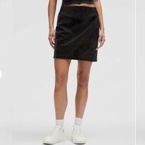 043 - NWT Lululemon athletica Black Scuba High-Rise Mini Skirt size medium